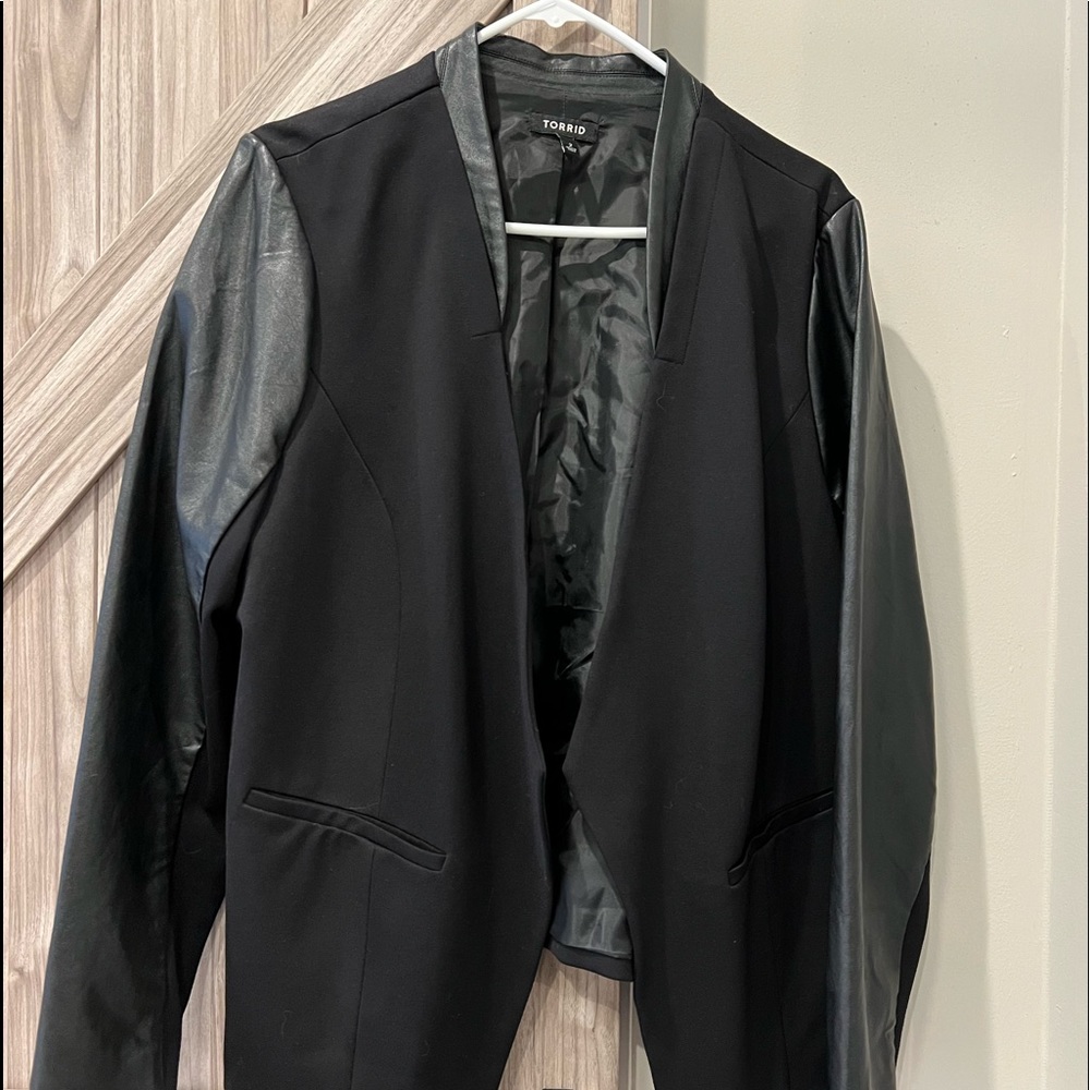 Torrid 2x blazer/ jacket black gently used condition.